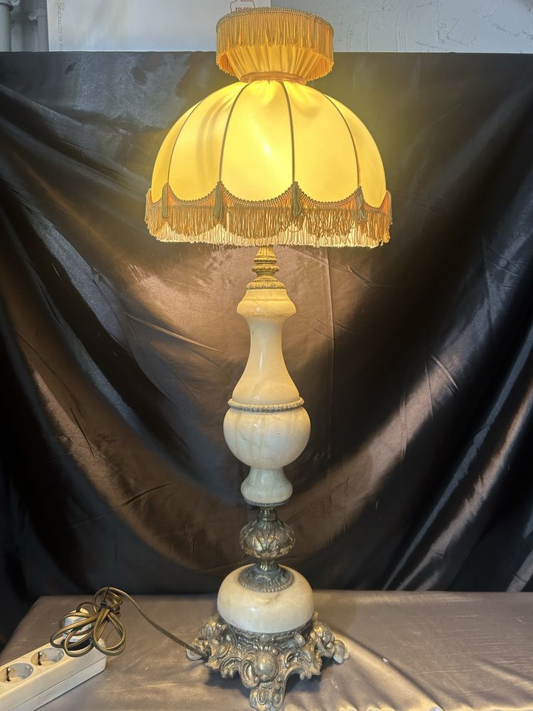 Lampa stołowa z marmuru i mosiądzu – klasyczna – wys. 82 cm z abażurem