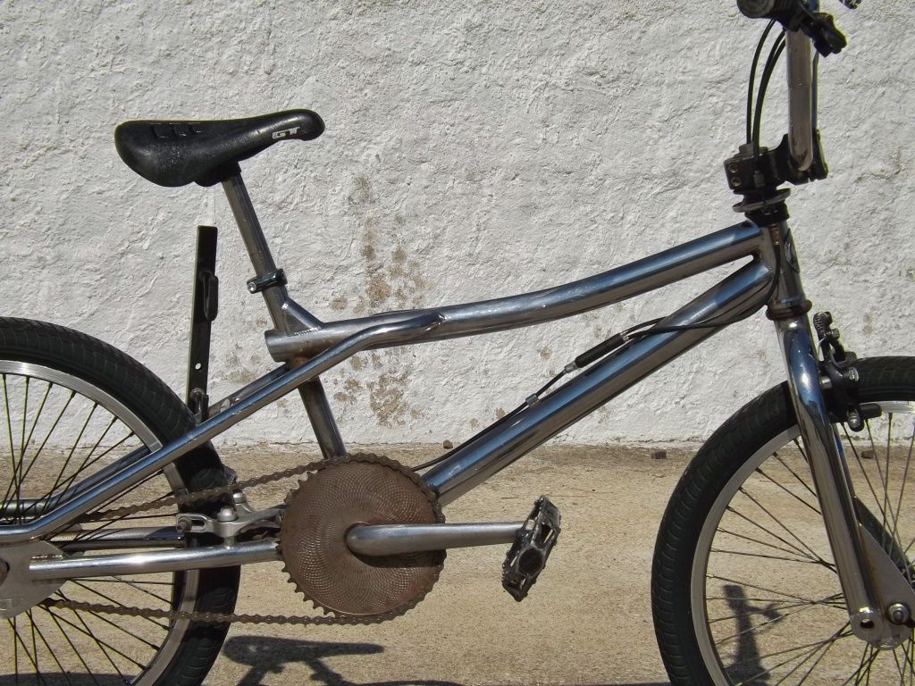 Bicicleta BMX GT em Aço Cromada c/Travões