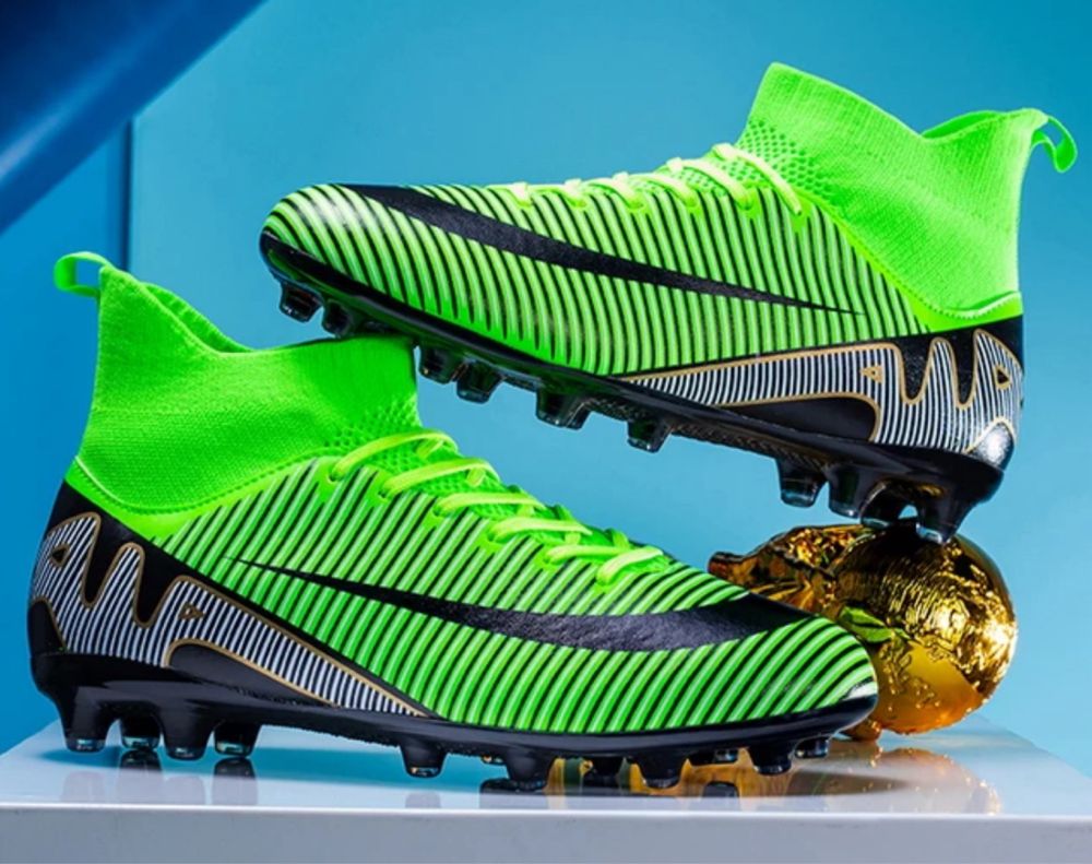 Korki lanki sakrpeta obuwie sportowe buty piłkarskie futbolówki