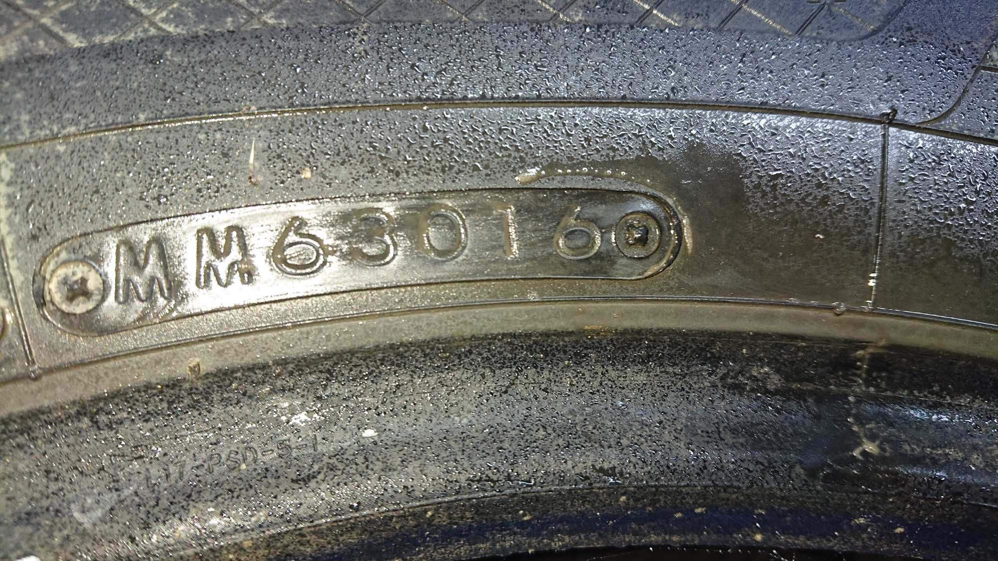 Toyo  225/65R17 Data: 3016 Grubość: 7 mm