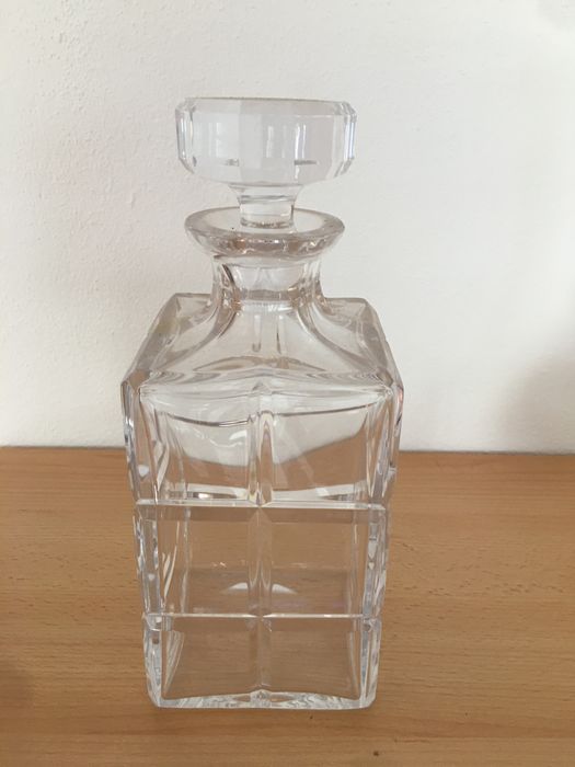 Garrafas e balde gelo em cristal