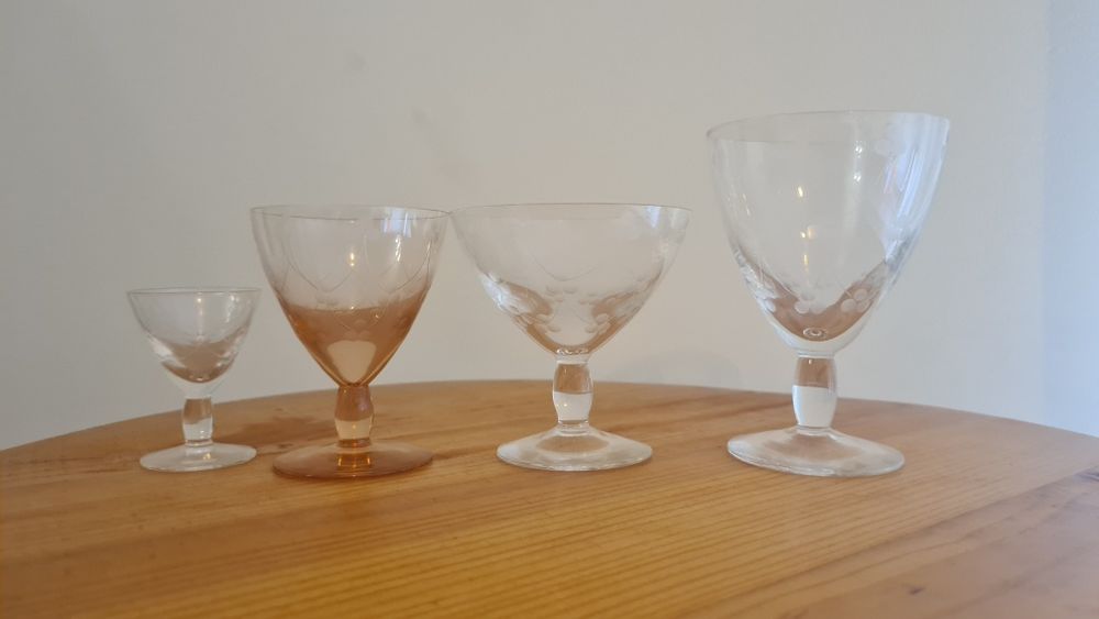 Conjunto de copos ornamentados