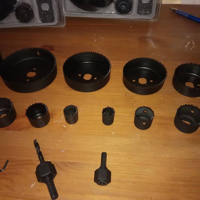 Caixa de 12 brocas redondas para serrar buracos de madeira