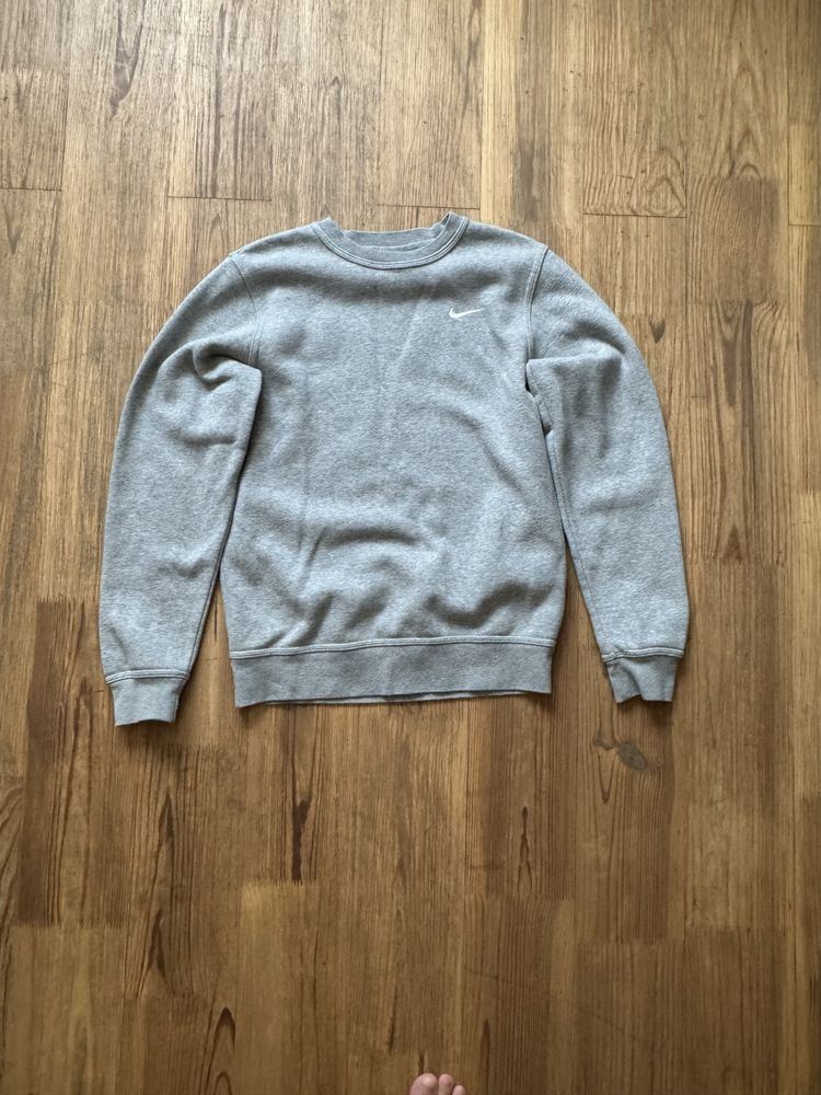 Nike sweatshirt. S size