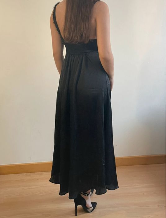 Vestido preto Stradivarius S