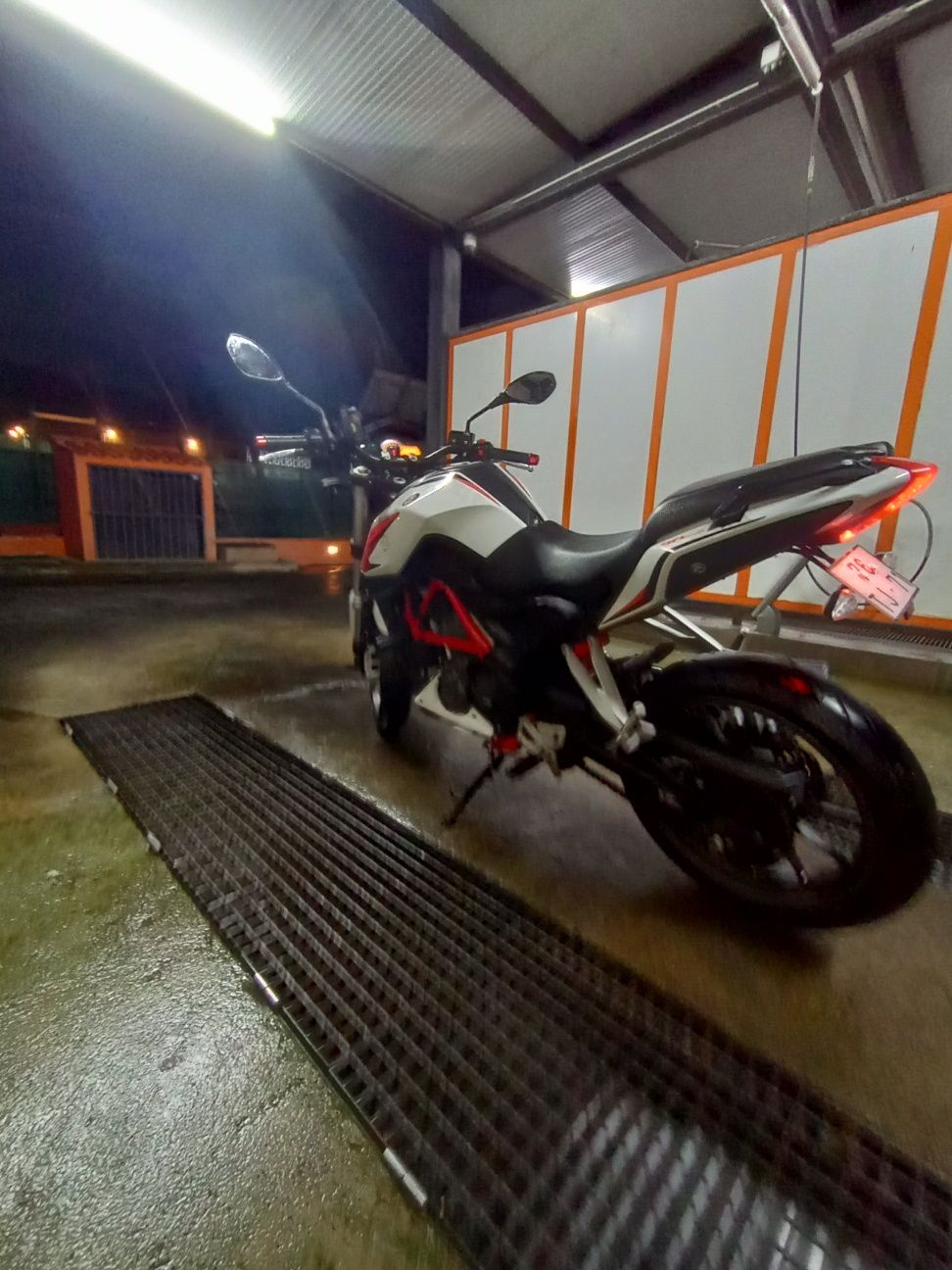 Benelli 251  ano 2017 (29 mil quilómetros)