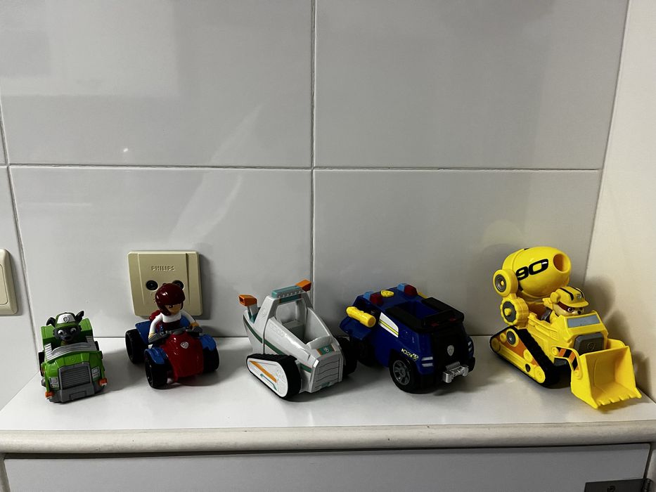 Patrulha pata e seus veiculos.