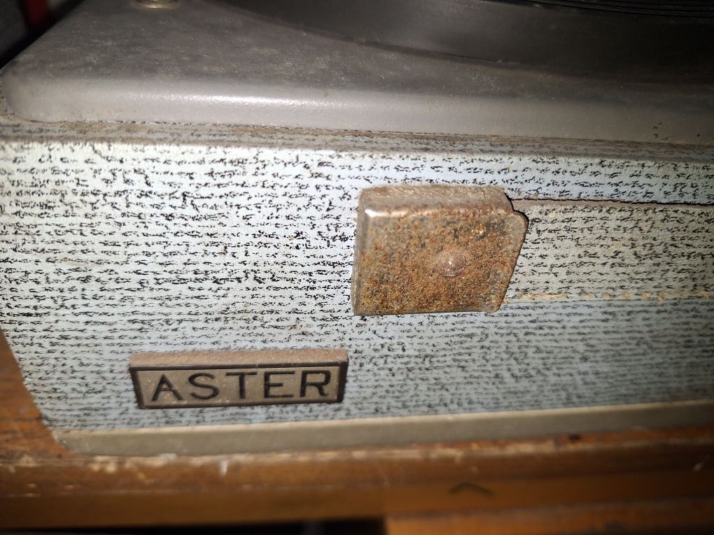 Gramofon Aster Unitra , Stan wizualny dobry, dwie sztuki.