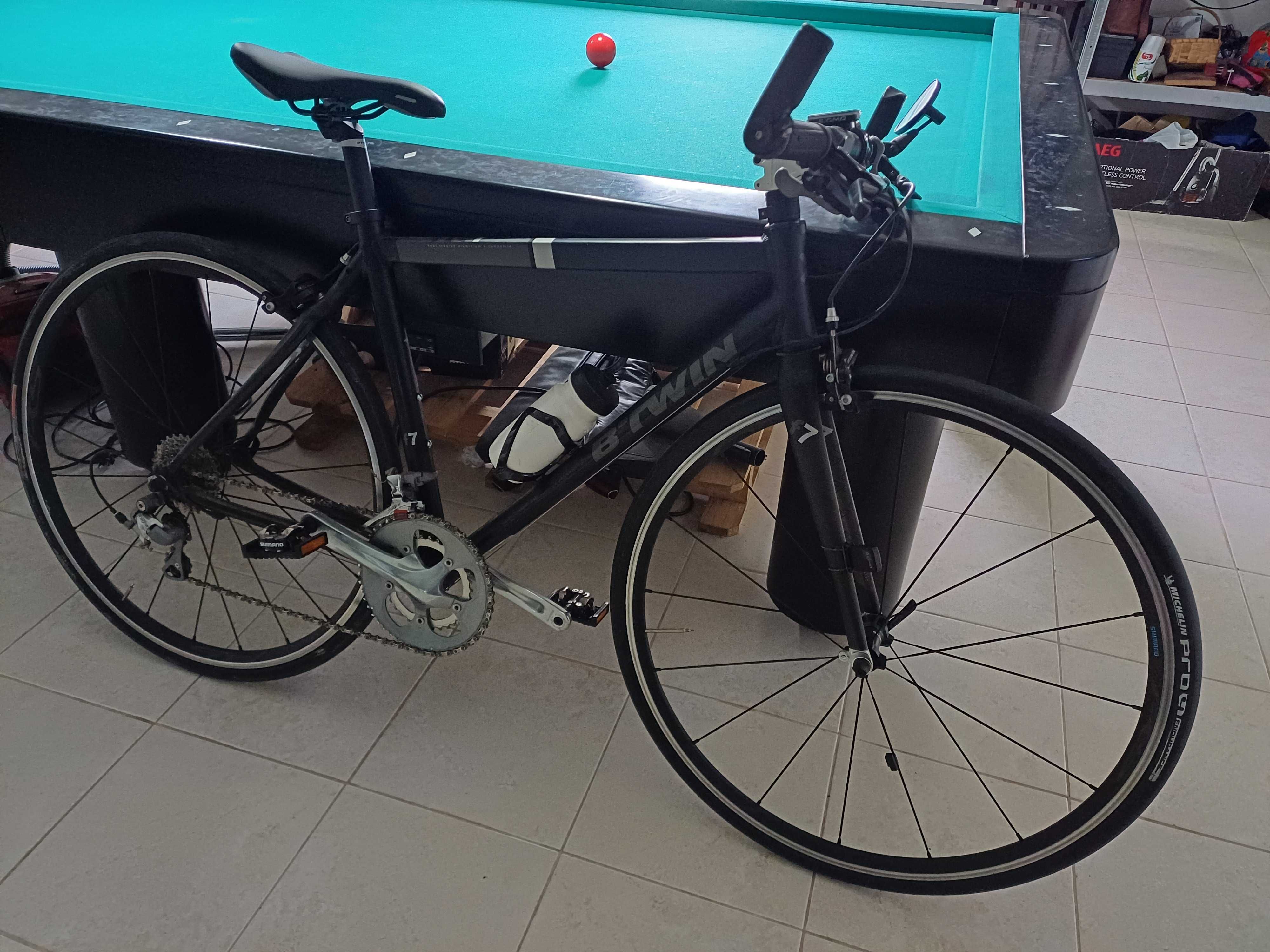 Bike estrada hibrida bem equipada