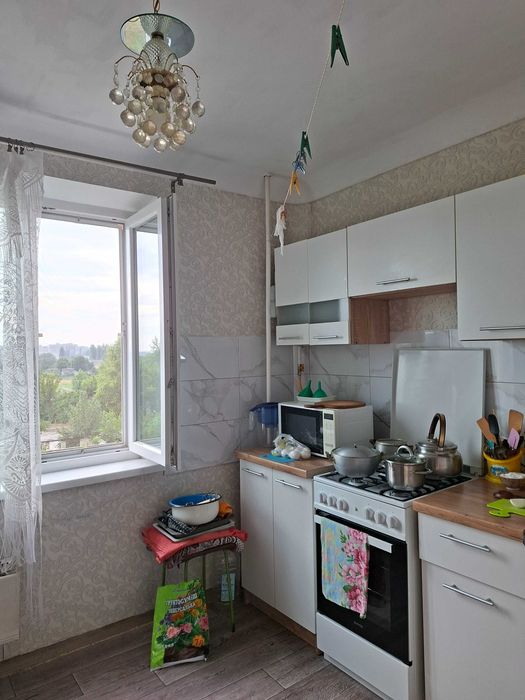 Продам 2-х кім. квартиру,  4/9, зуп. Керченська, квартал 287