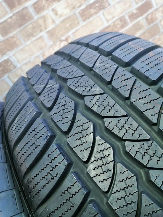 Шини 255/55/18 Continental 4x4 Winter Contact