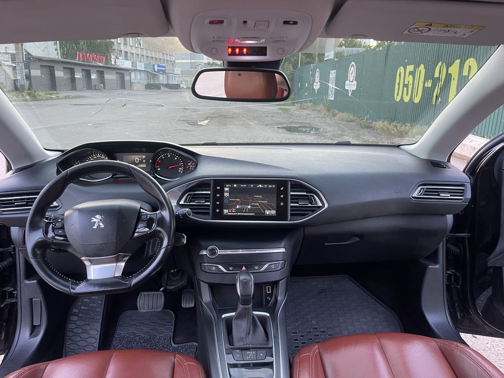 Продам Peugeot 308 двухлитровый дизель 2015 г.