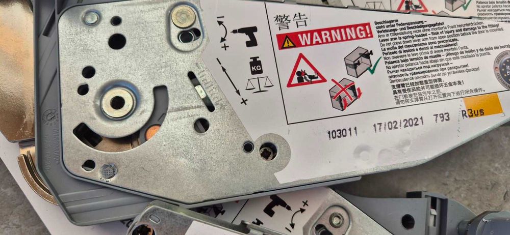 Механізм для паралельного підйому вгору Hafele фасадів ДСП