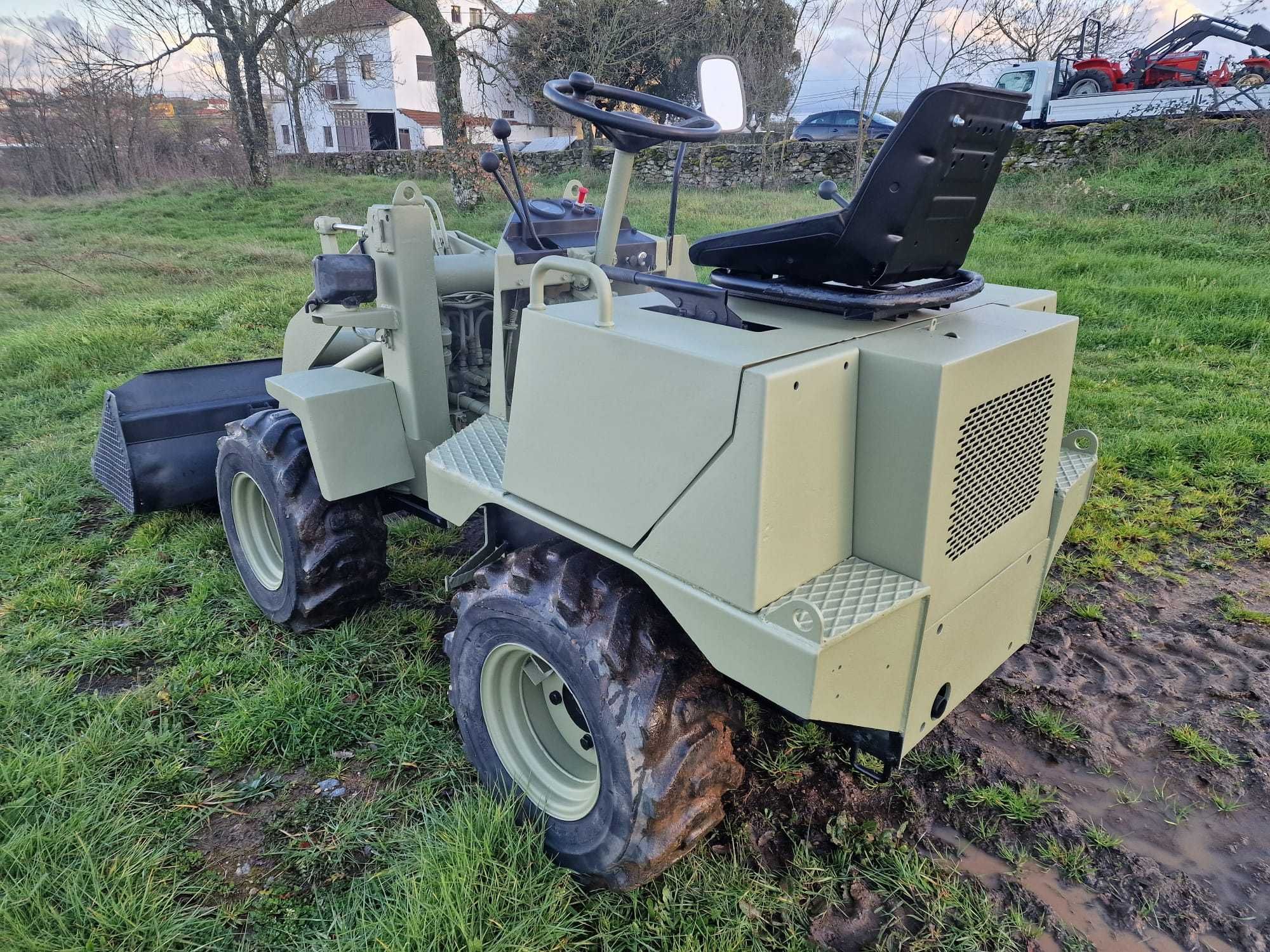 Mini Pá Carregadora Japonesa Yanmar V1 - Articulada - Bobcat