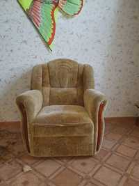 Мягкое кресло для гостиной