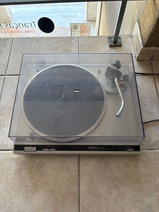 Gira-discos Techics