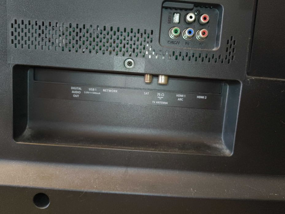 Philips Smart TV LED 4K UHD com AmbiLight 70PUS6724/12