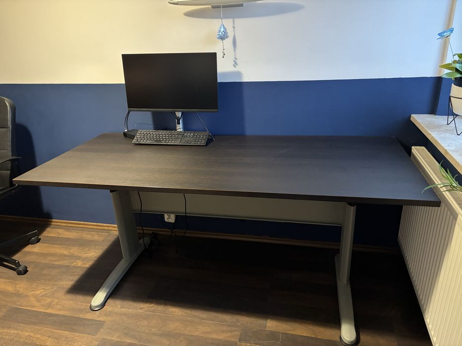 Biurko automatyczne, drewniane. Sprowadzone z zagranicy 80x180 cm