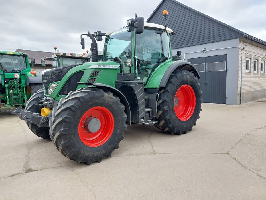 Ciagnik rolniczy Fendt 724 Vario tms