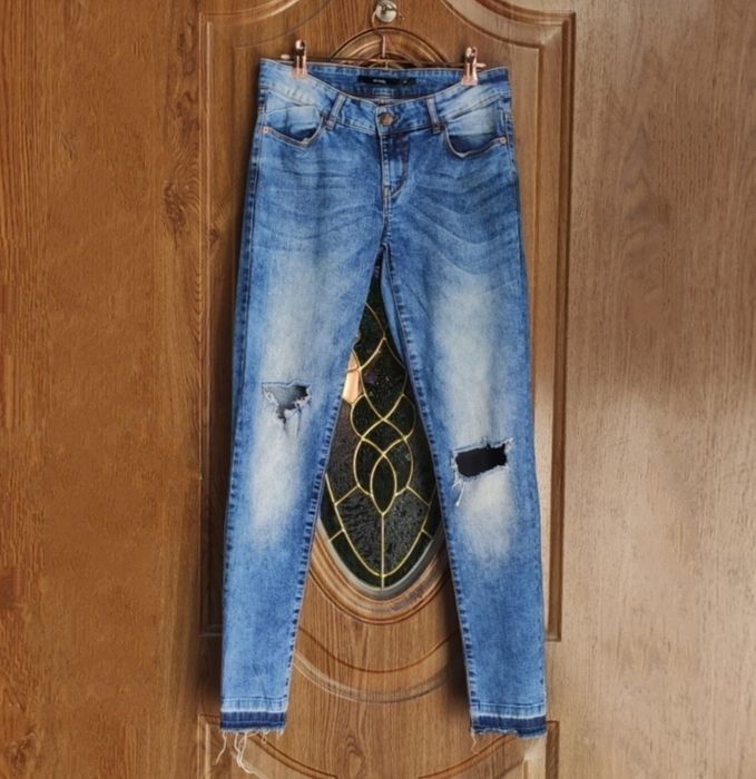 Jeansy skinny z dziurami Sinsay rozmiar M (38)