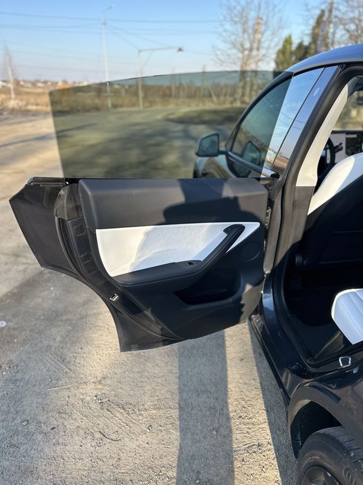 Tesla Y 2021/2022рік