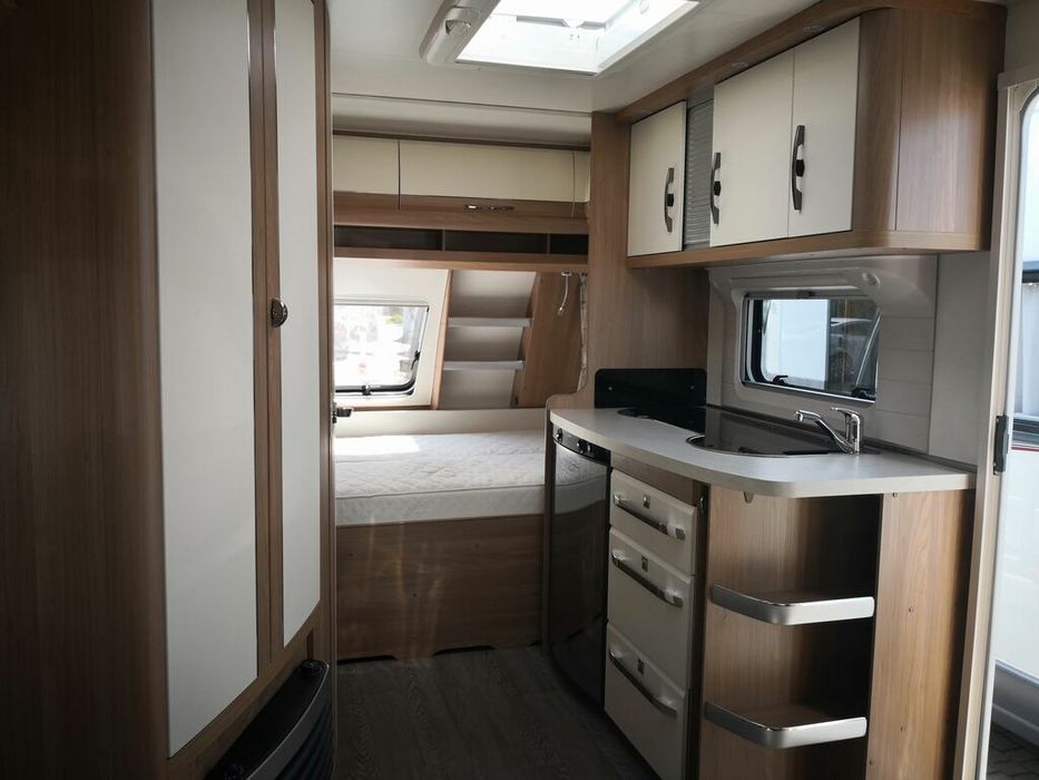 Wynajem PRZYCZEPY kempingowej HOBBY Deluxe 455UF z Klimatyzacją 1350kg