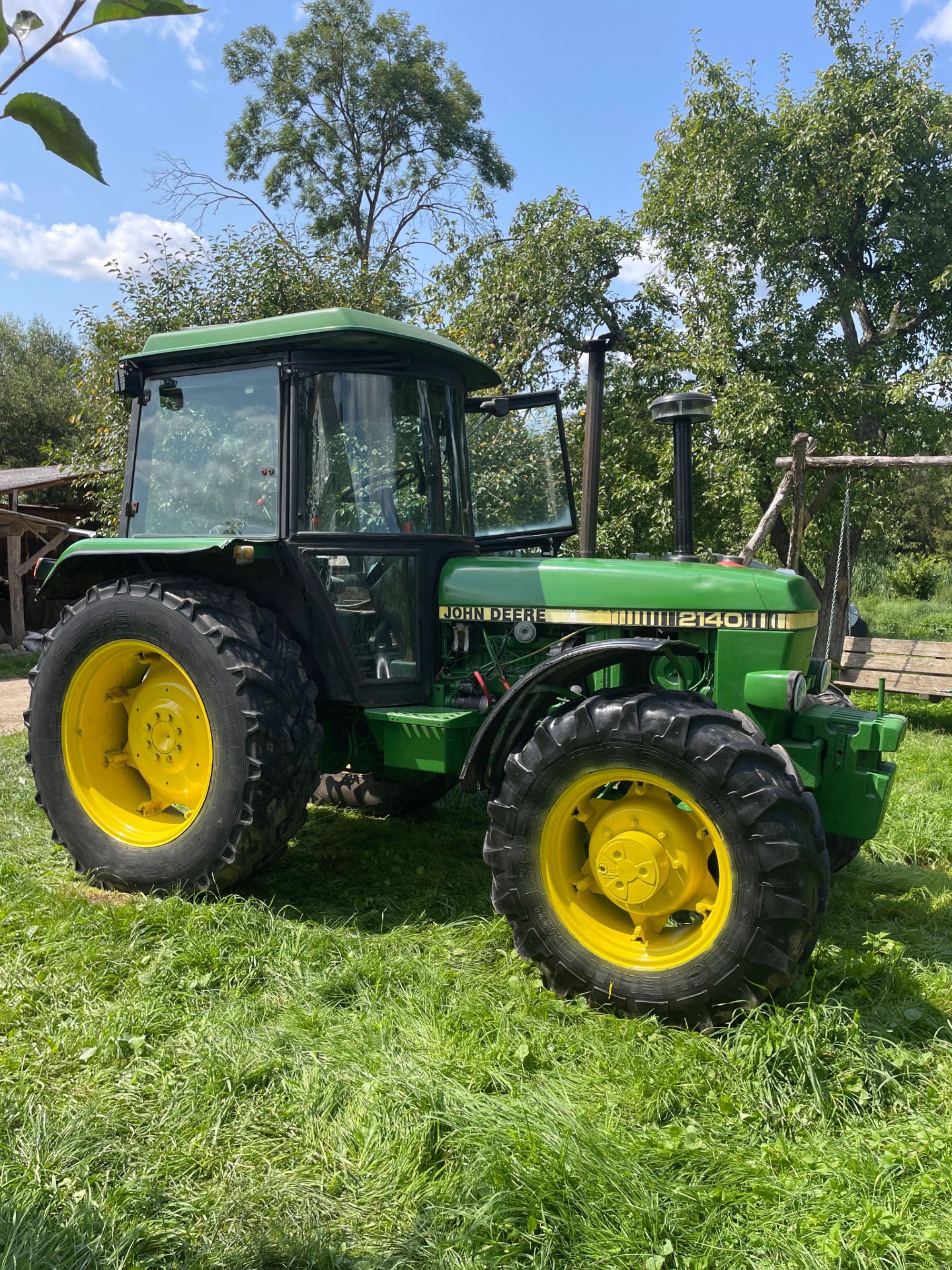 Трактор John Deere 2140