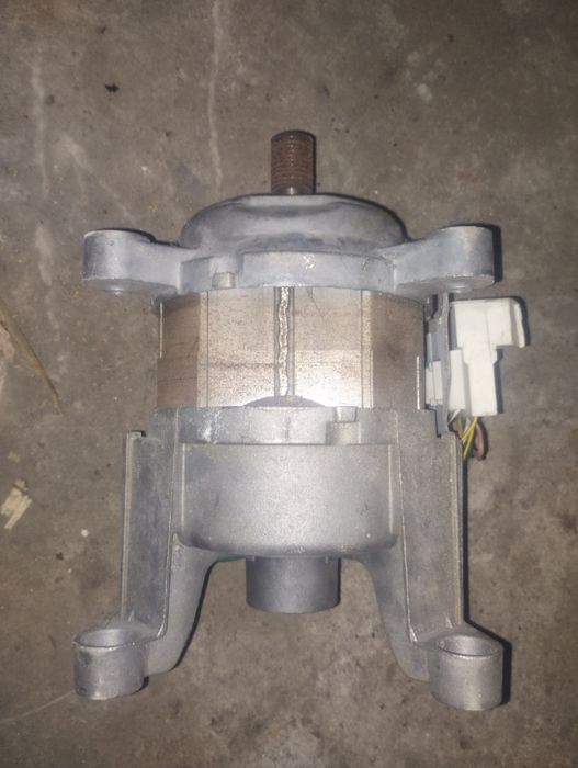 Електродвигун від пральної машинки