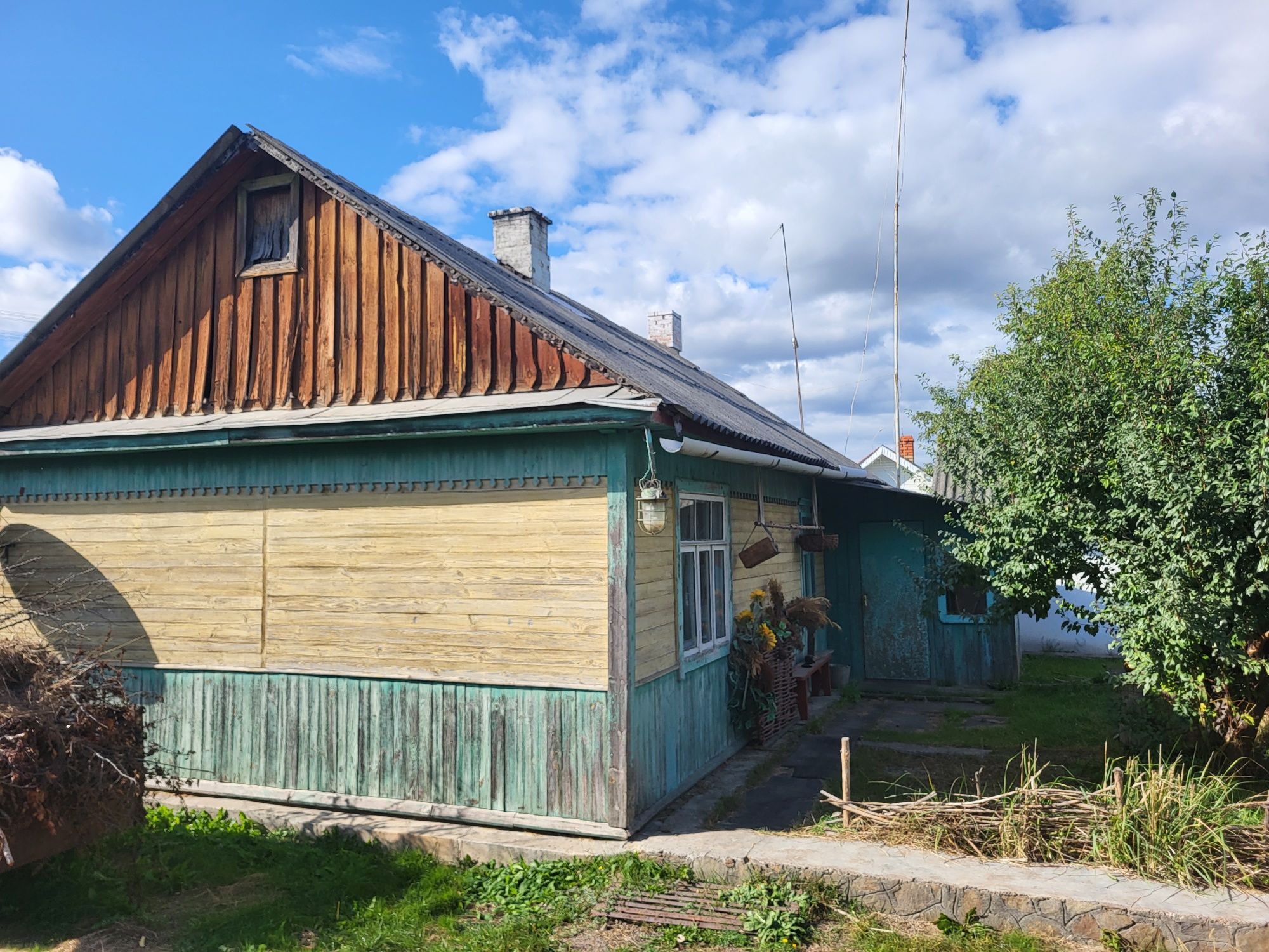 Продам будинок з земельною ділянкою(Клесів)