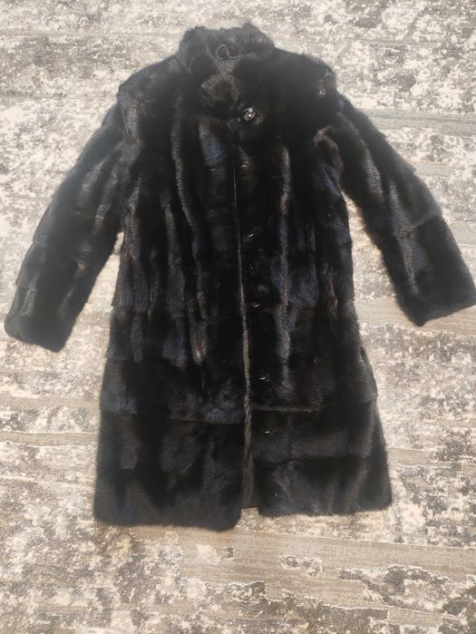 Продам норкову шубу