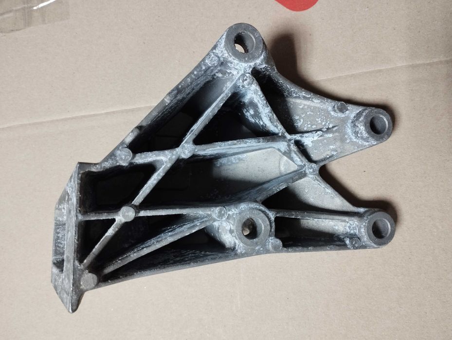 BMW X3 G01 G02 G30 подушка двигуна ліва лапа опора 6864593 22116864593