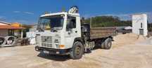 Volvo FL7 com báscula e grua