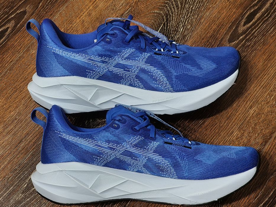 Оригінал 100% чоловічі кросівки asics novablast 5  eur 44