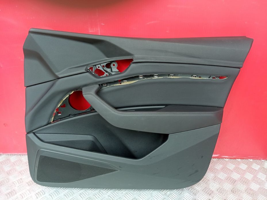 Обшивка карта дверей передньої правої Audi E Tron правой tron Е Трон