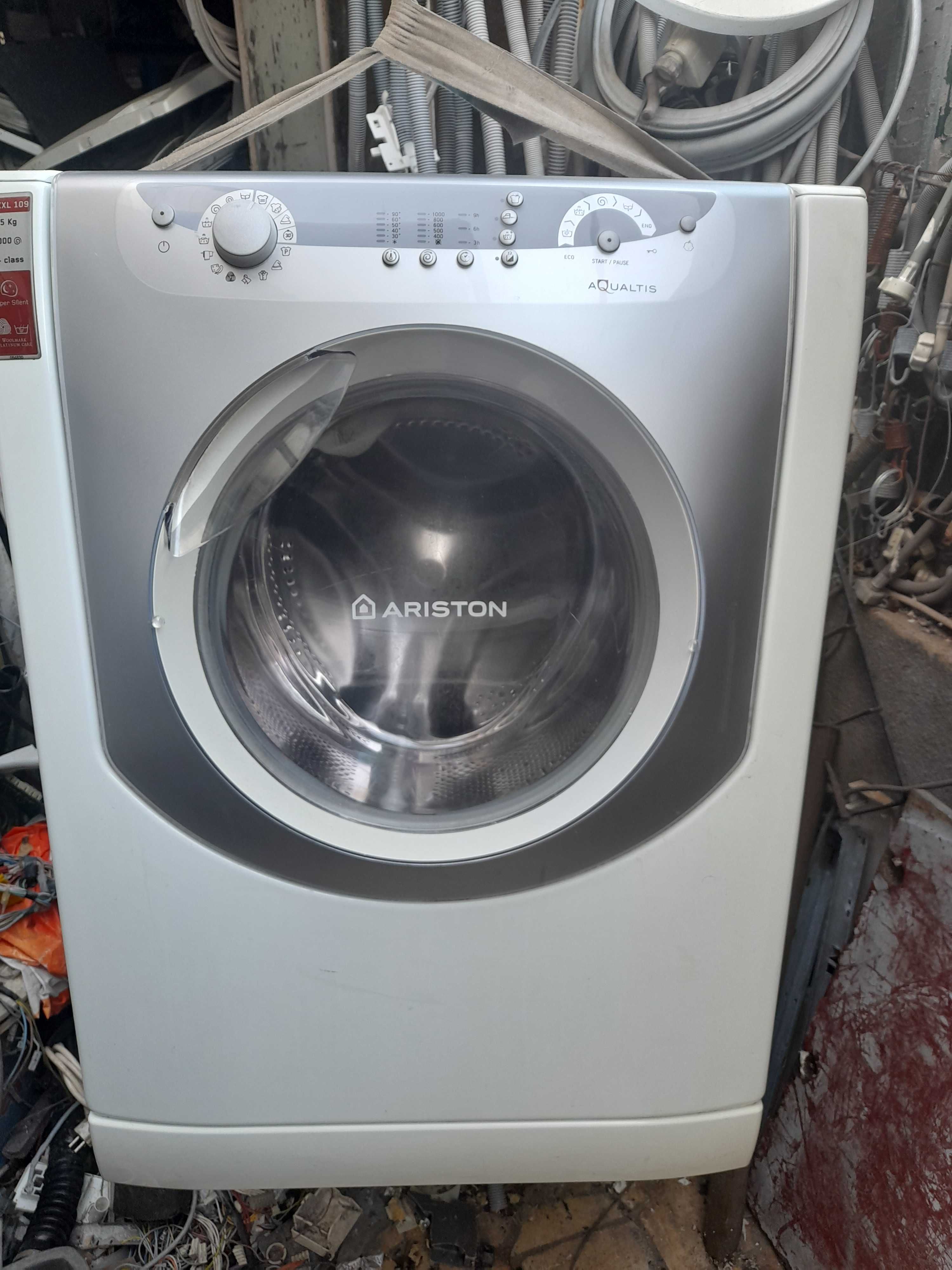 maquina de roupa  Ariston 7.5  quilos 1000 rpm impecavel