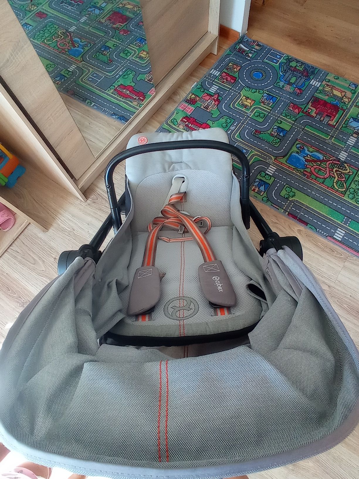 Sprzedam spacerówkę cybex beezy