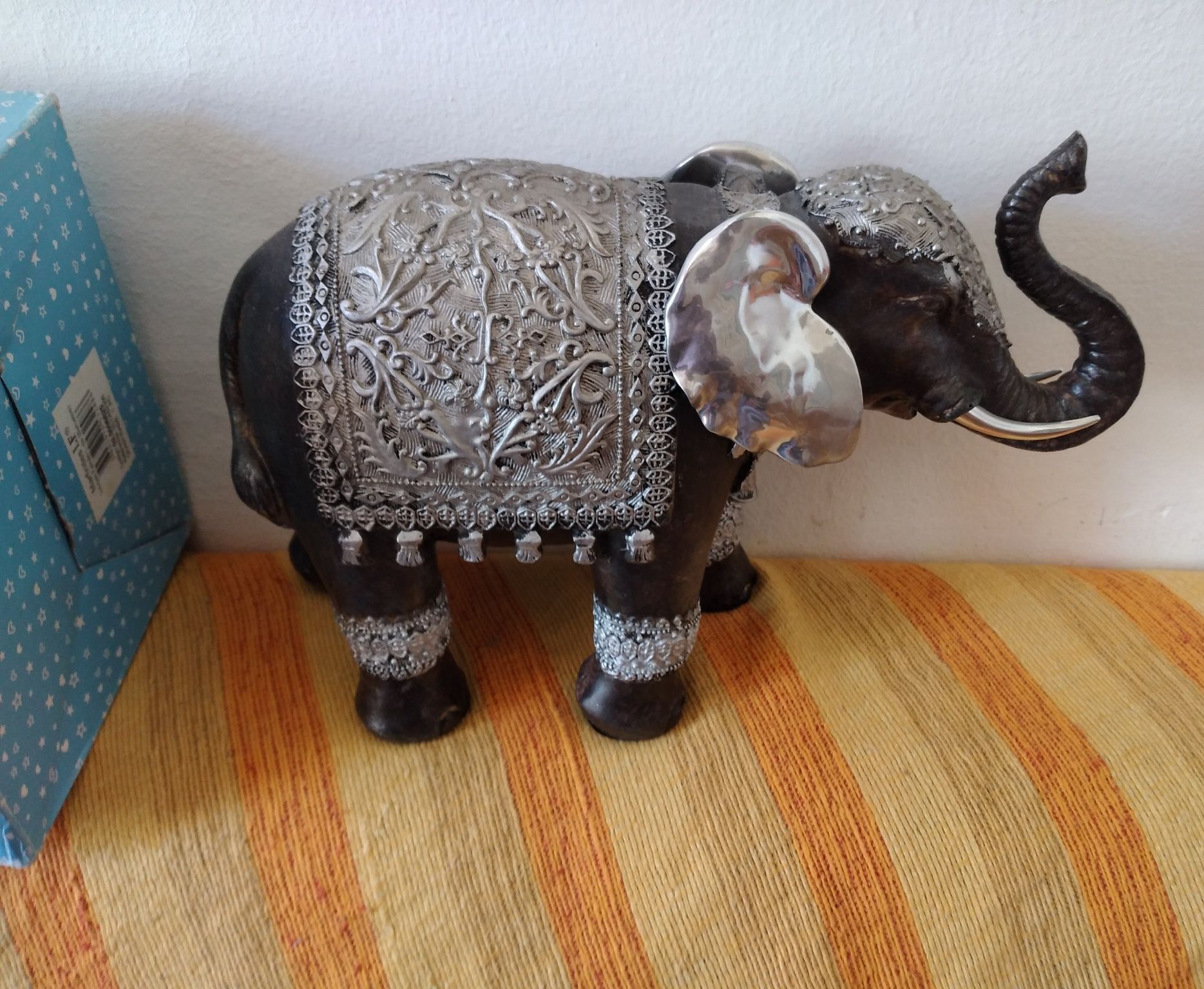Elefante grande em marfinite