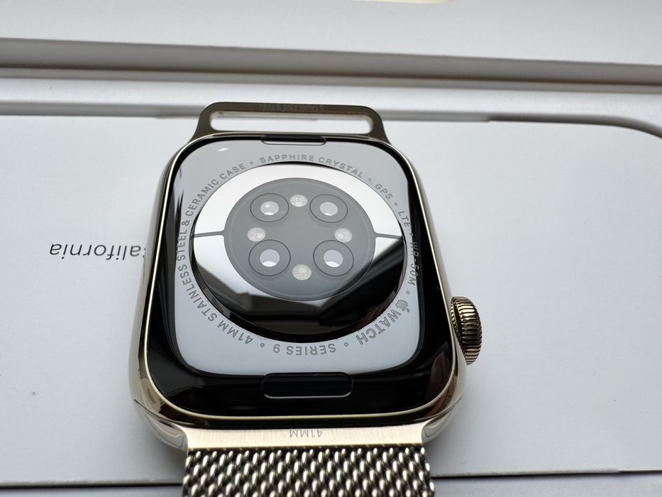 Apple Watch Series 9 GPS + Cellular 41mm Gold Stainless