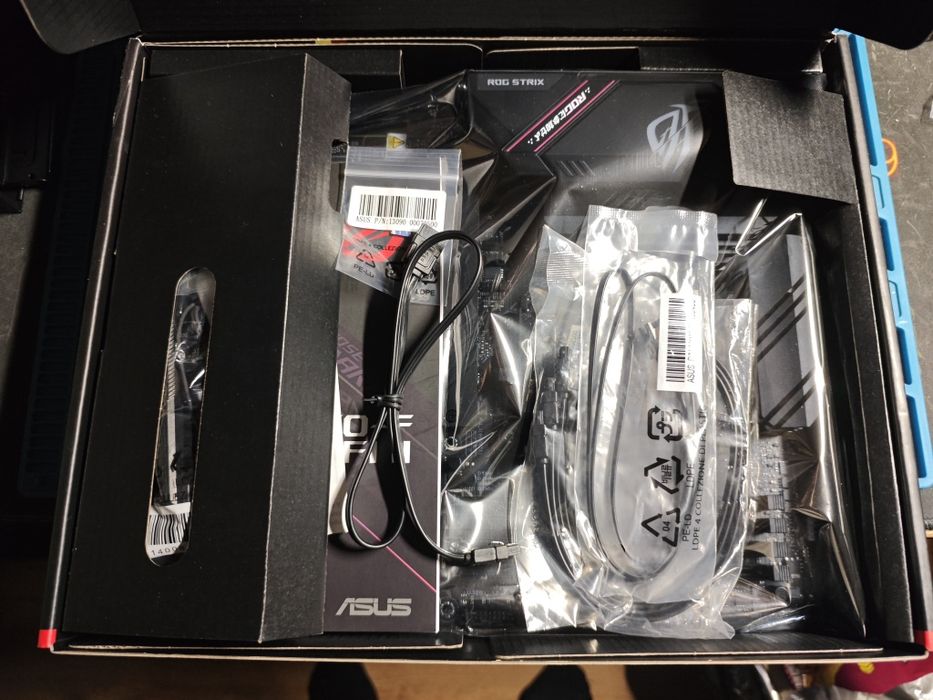 Материнська плата Asus Rog Strix B550-F Gaming WiFi Б/В