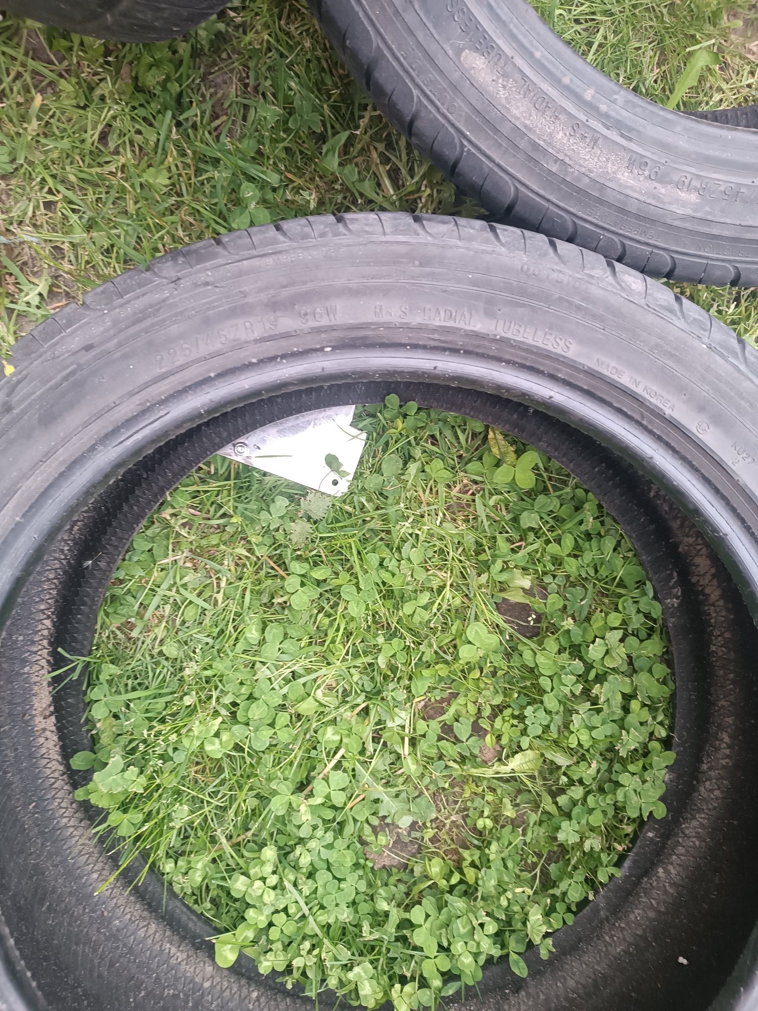 Opony wielosezonowe 225/45R19 KUMHO