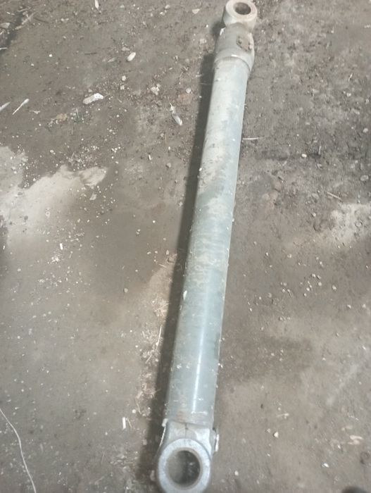 Циліндр до екскаватора