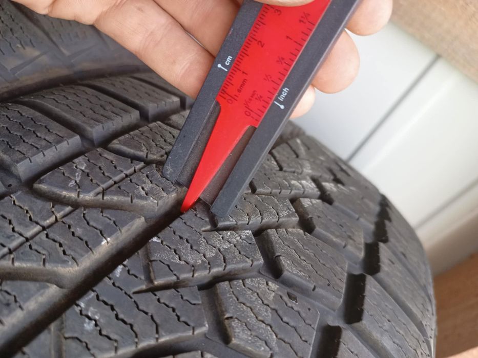 Para opon zimowych GoodRide 225/40/18