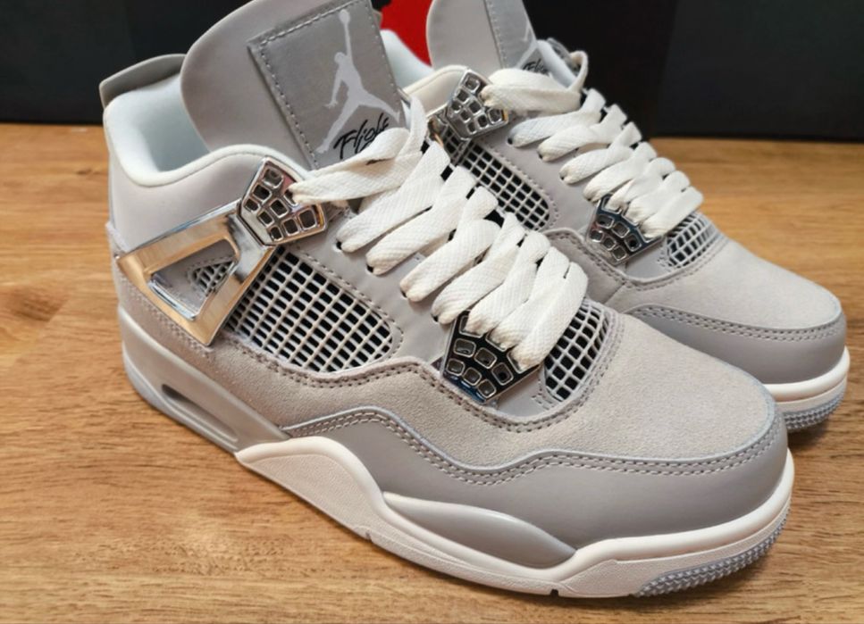 Jordan 4 Retro Frozen Moments