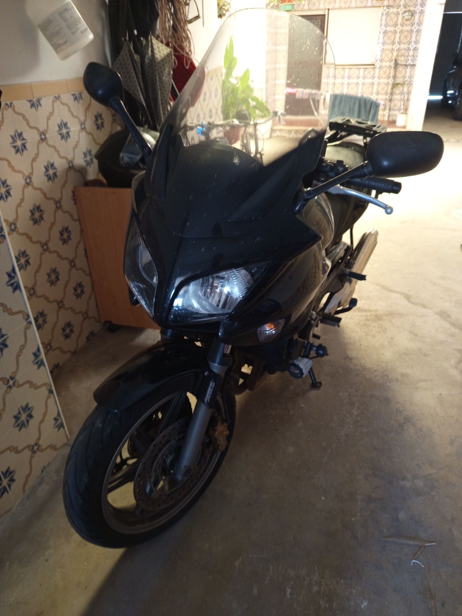 Mota CBF 1000 como  nova