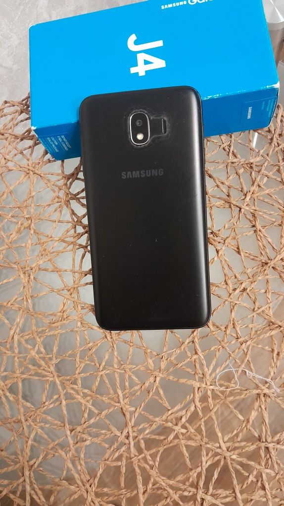 Продам телефон Samsung SM-J400F/DS