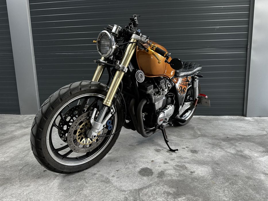 Yamaha FZ 750 Café Racer