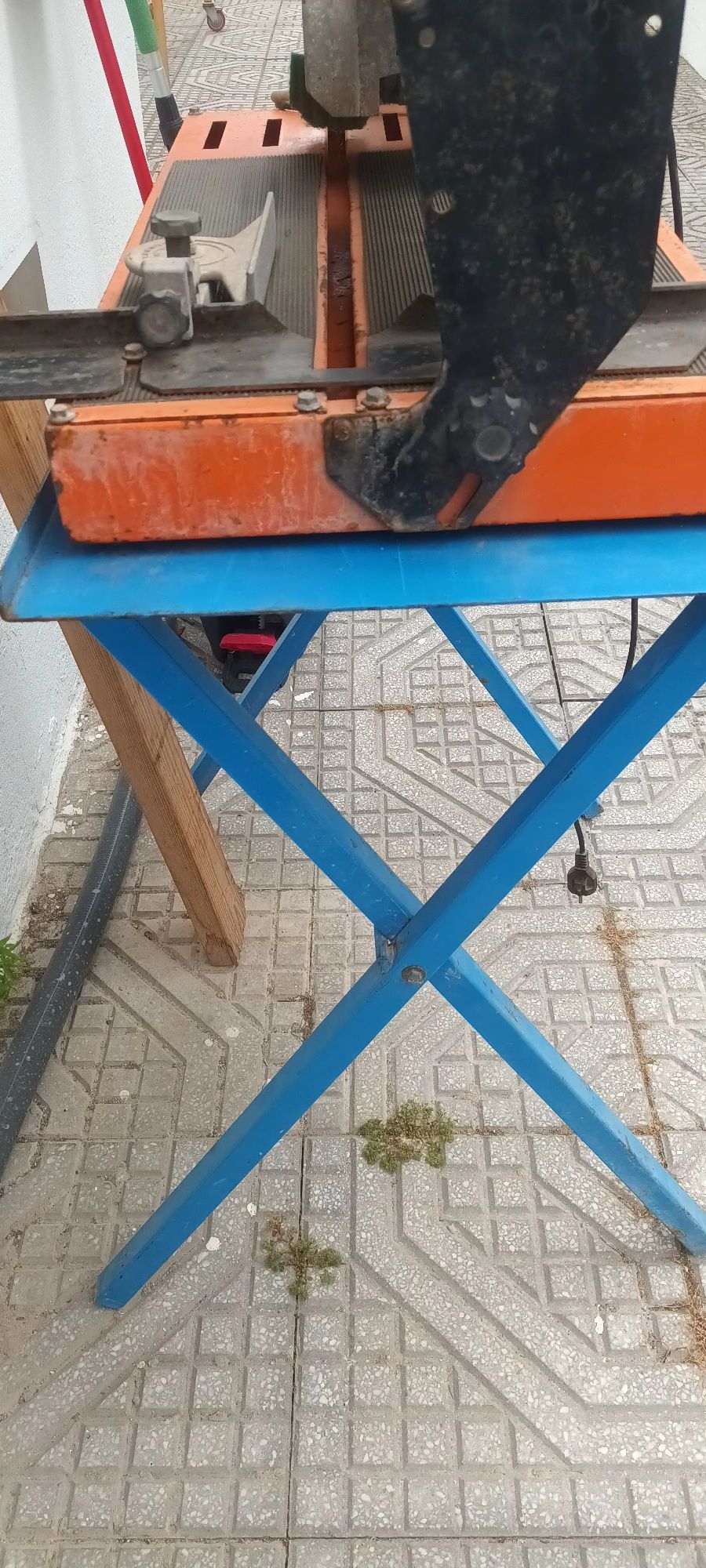 Máquina de cortar azulejos e mosaicos com água