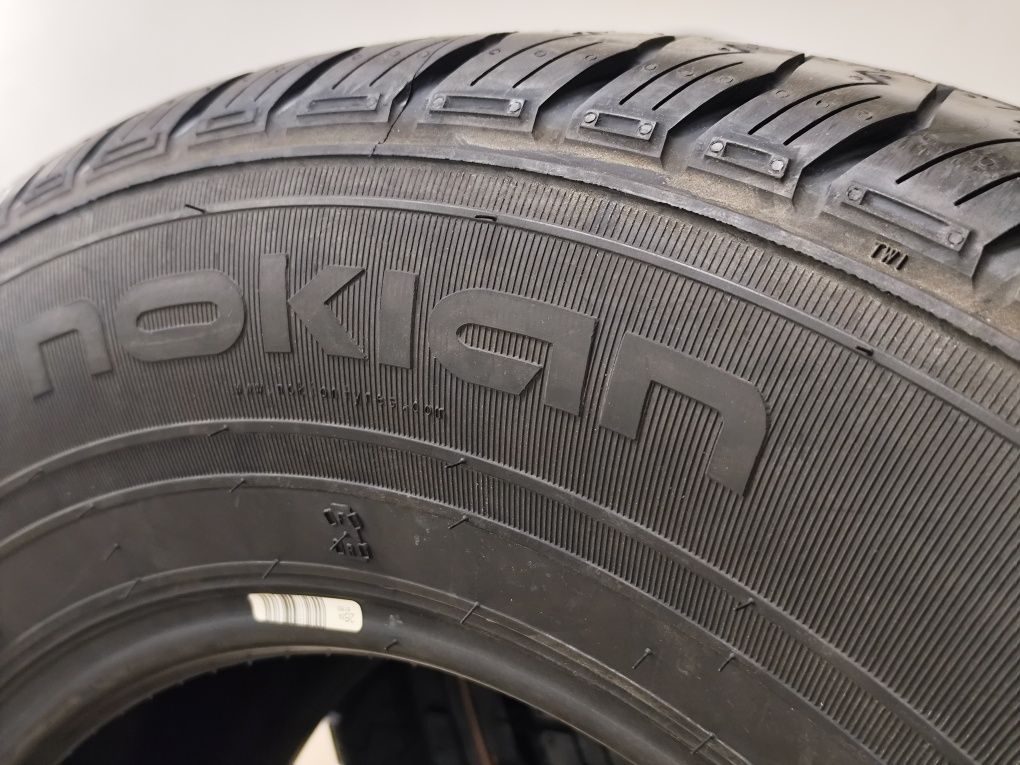 Резина, шини R-16C 235/65 121/119R "Nokian" Cline