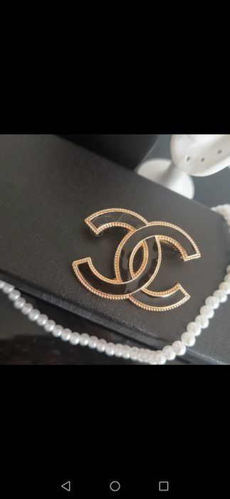 Broszka złoty kolor czarna cc hit mega cena