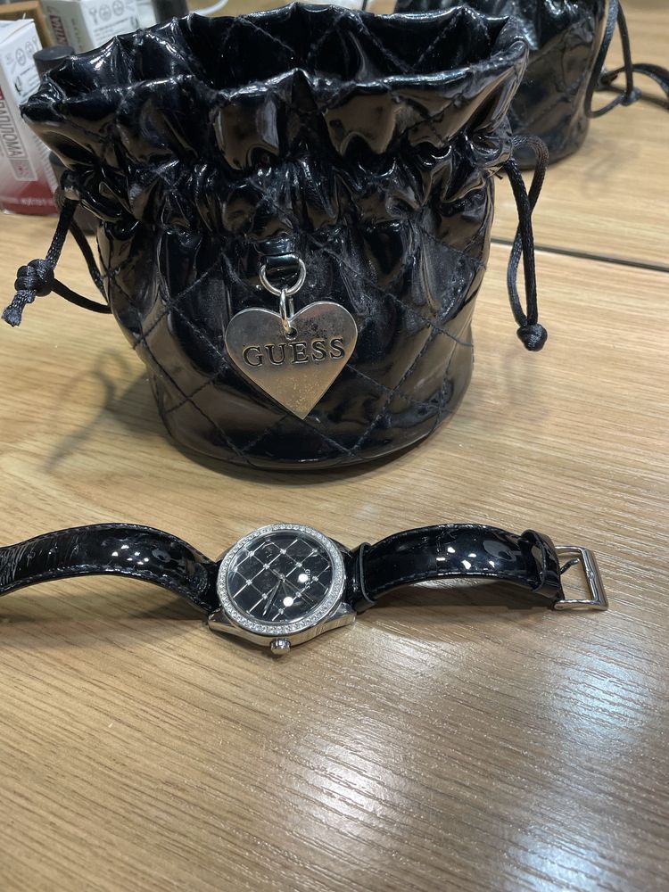 Жіночий годинник Guess